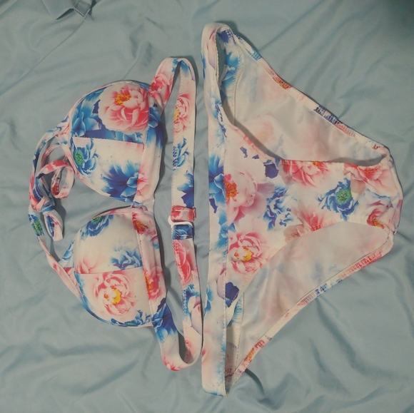 Bikini set - Picture 3 of 3